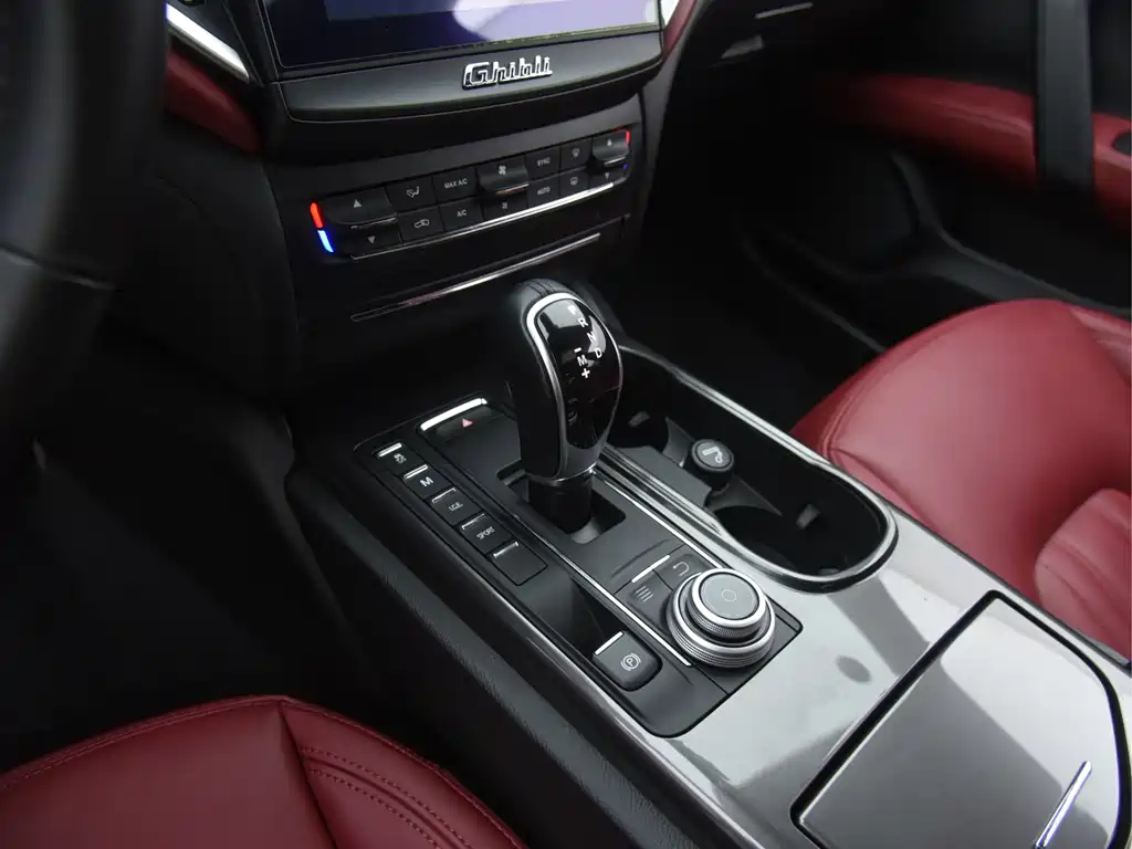 Maserati Ghibli 2017 — фото 11