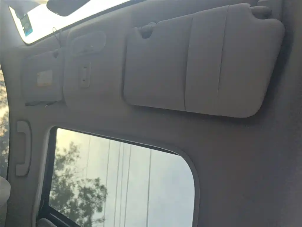 Nissan Sunny 2015 — фото 18