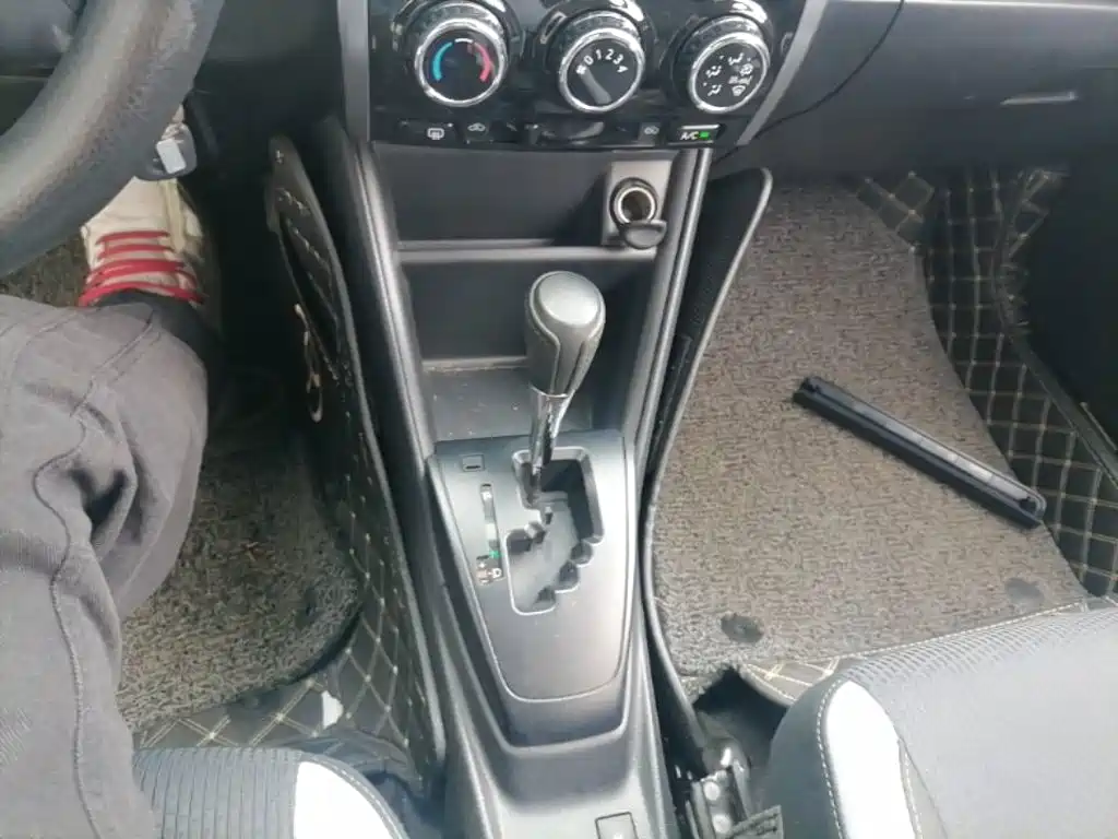 Toyota Yaris L 2020 — фото 21