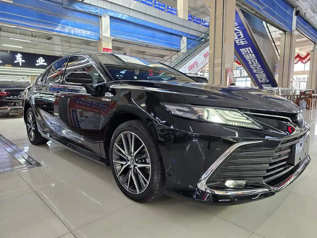 Toyota Camry 2022 — фото 3