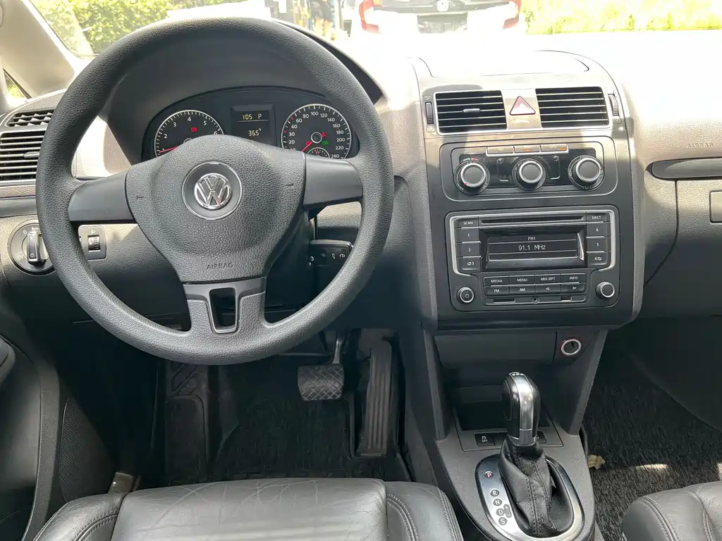 Volkswagen Touran 2016 — фото 10