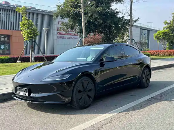 Tesla Model 3 2024