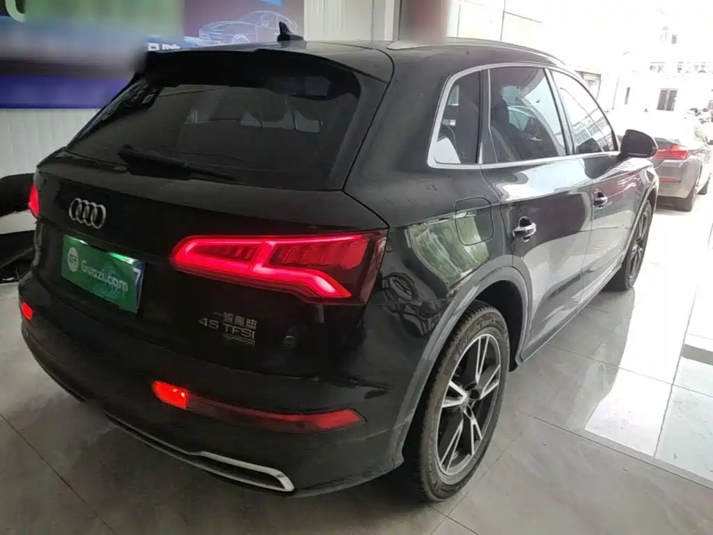 Audi Q5L 2021 — фото 7