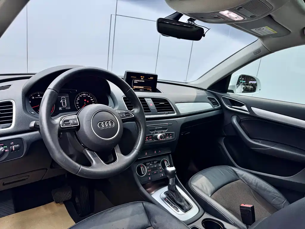 Audi Q3 2019 — фото 8