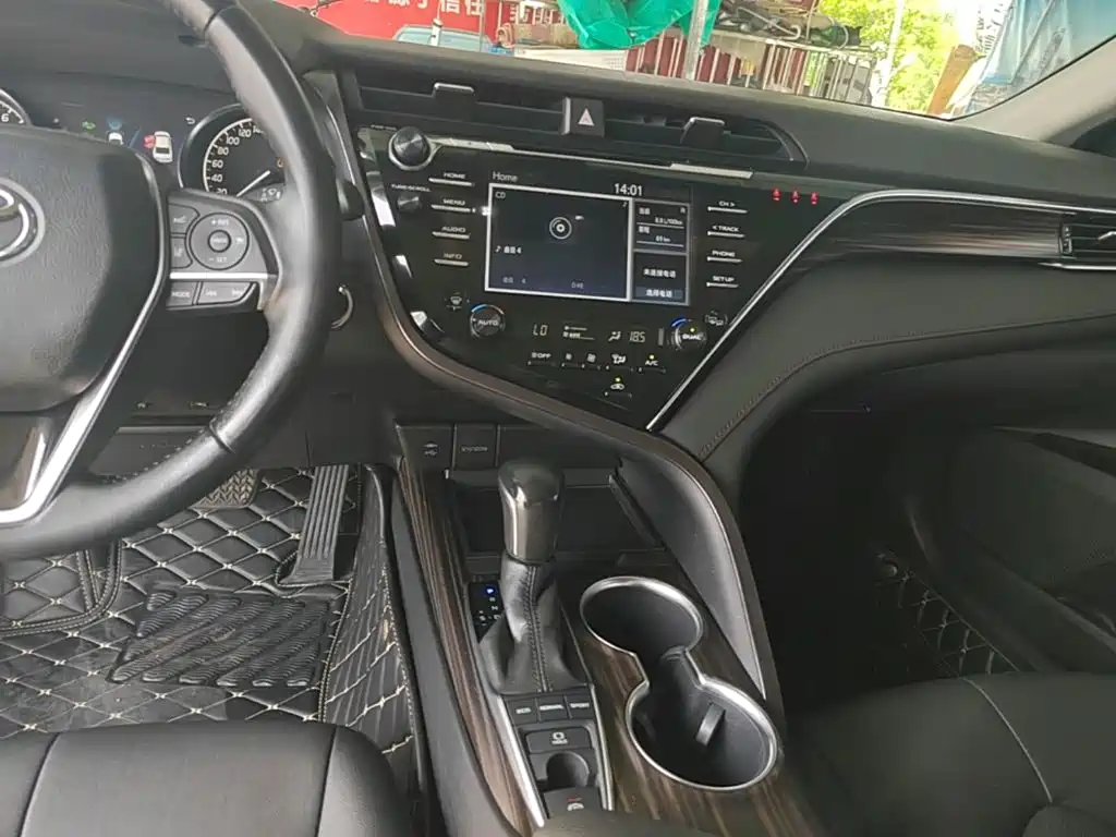 Toyota Camry 2019 — фото 13