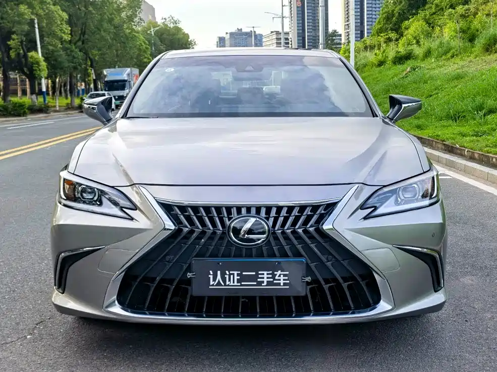 Lexus ES 2024