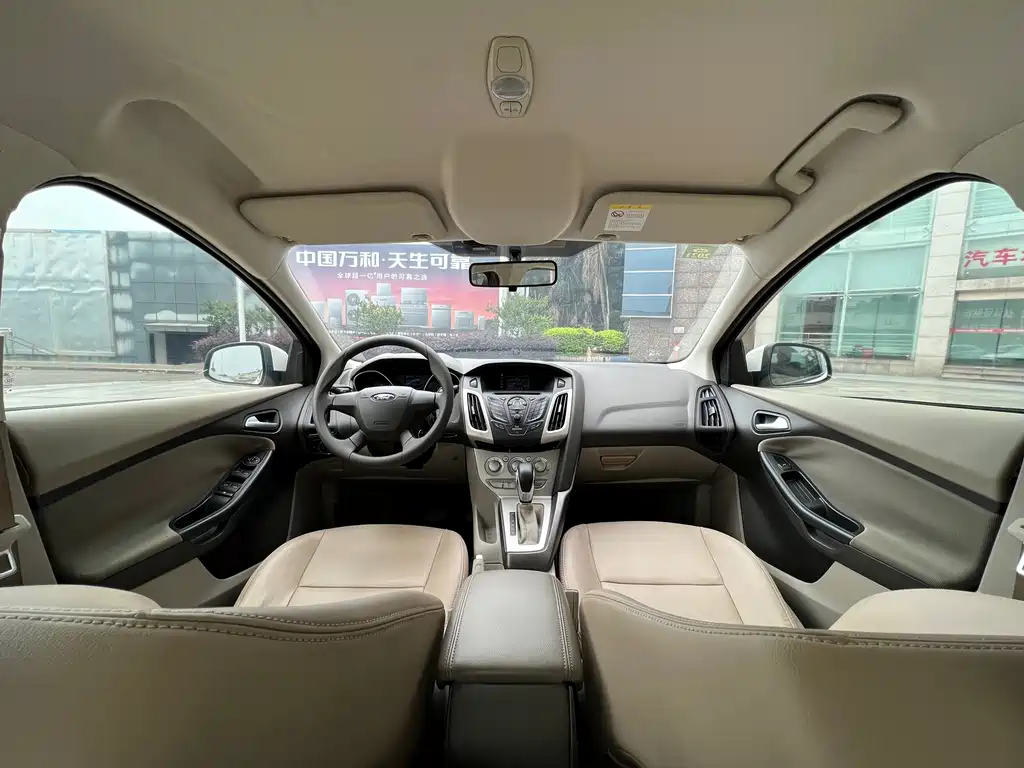 Ford Focus 2014 — фото 13