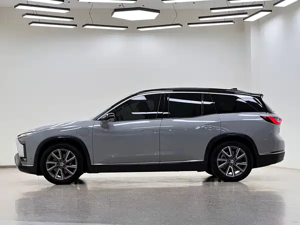 NIO ES8 2021