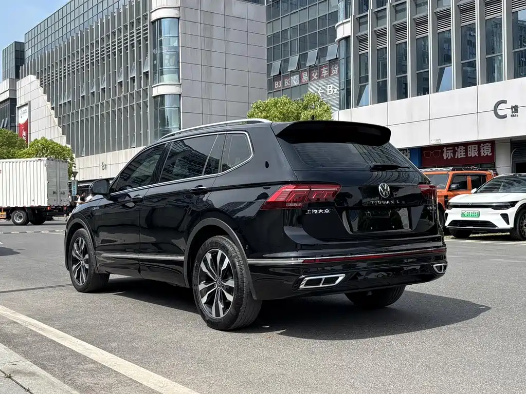 Volkswagen Tiguan L 2023 — фото 5