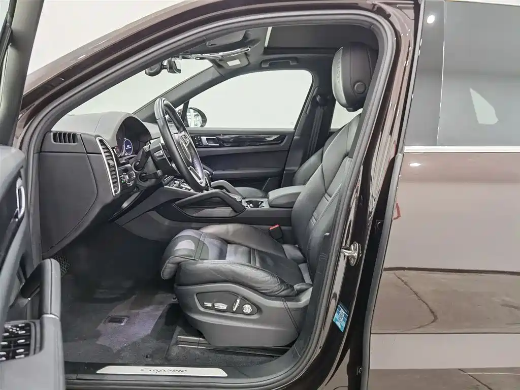 Porsche Cayenne 2020 — фото 10