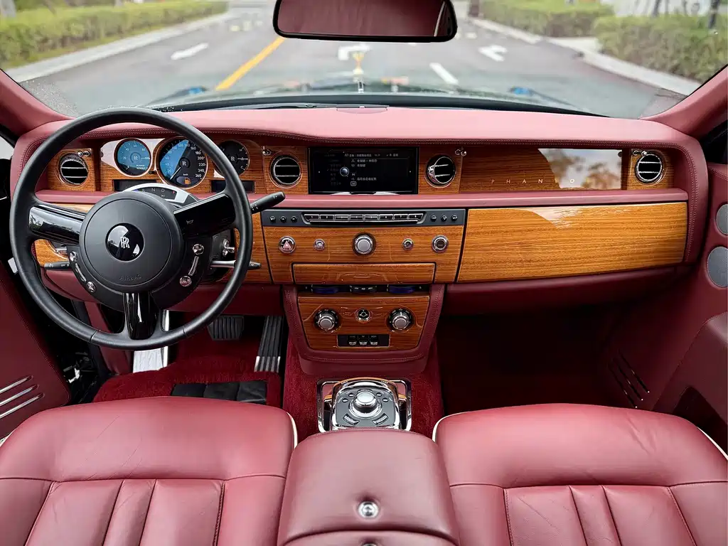 Rolls-Royce Phantom 2015 — фото 16
