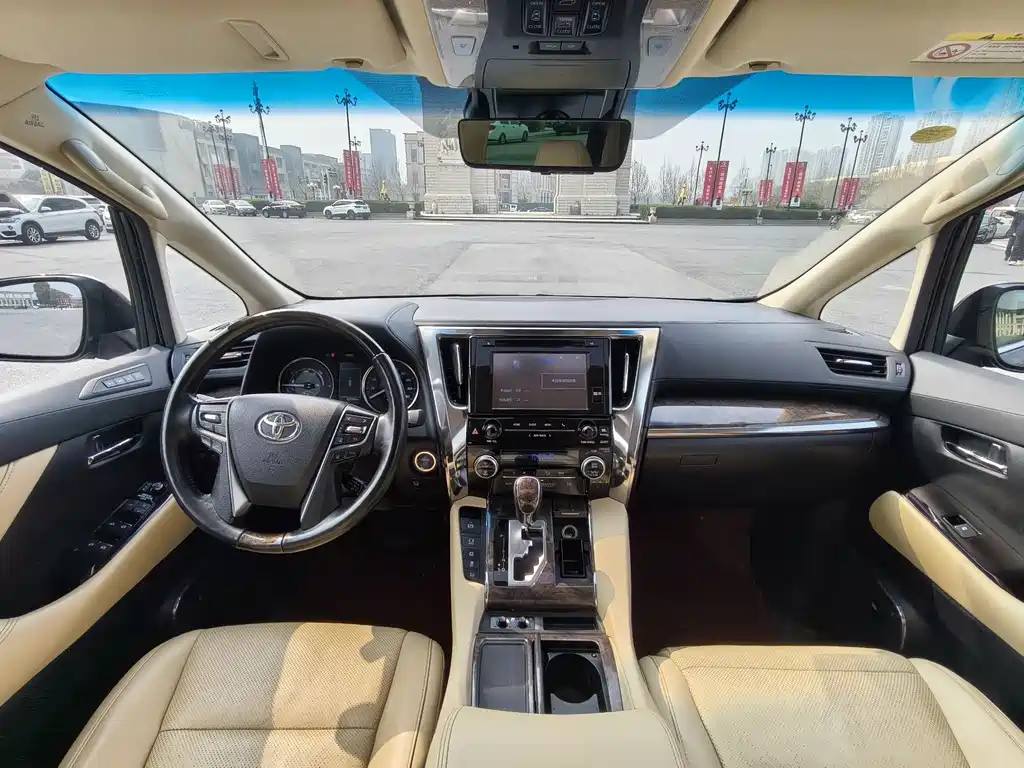 Toyota Alphard 2020 — фото 8