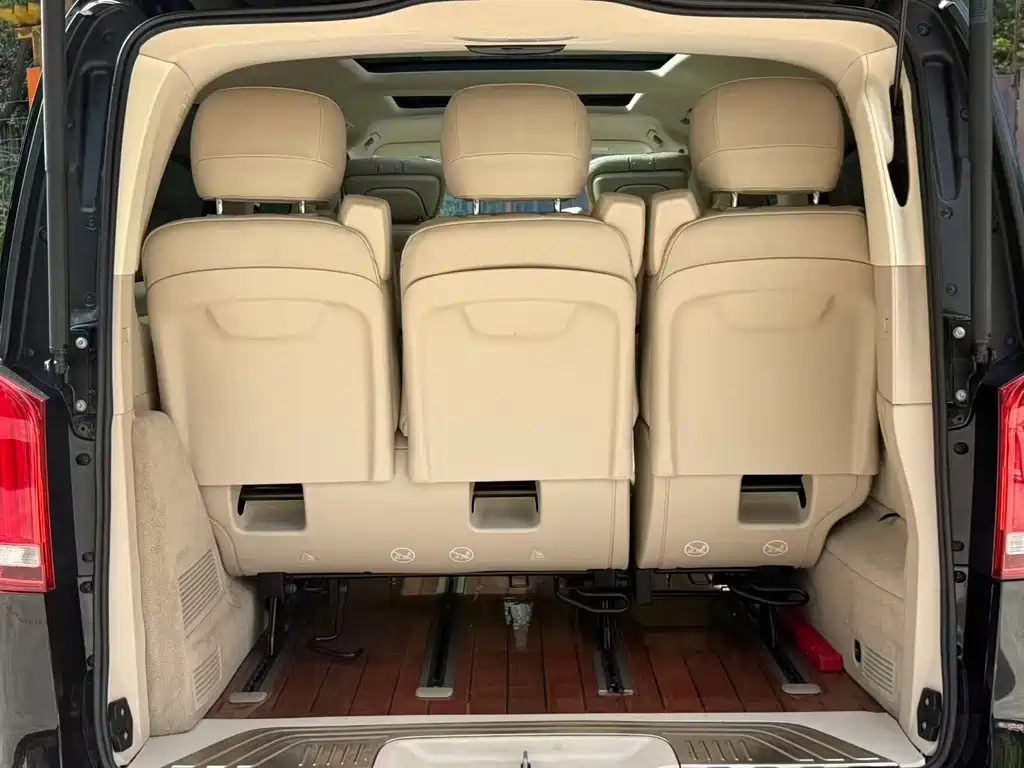 Mercedes-Benz V-Class 2019 — фото 21