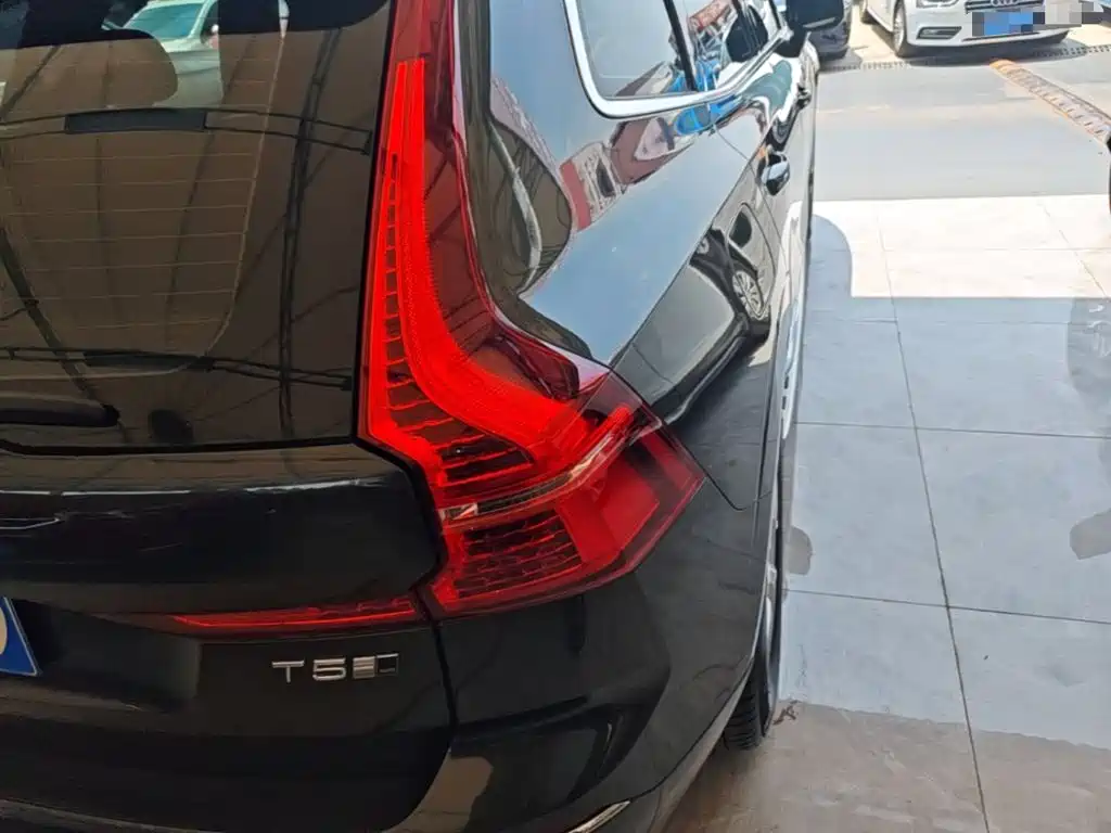Volvo XC60 2019 — фото 24