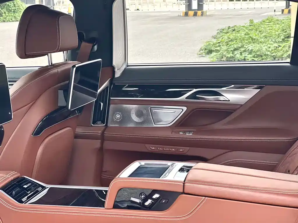 BMW 7 Series 2019 — фото 14