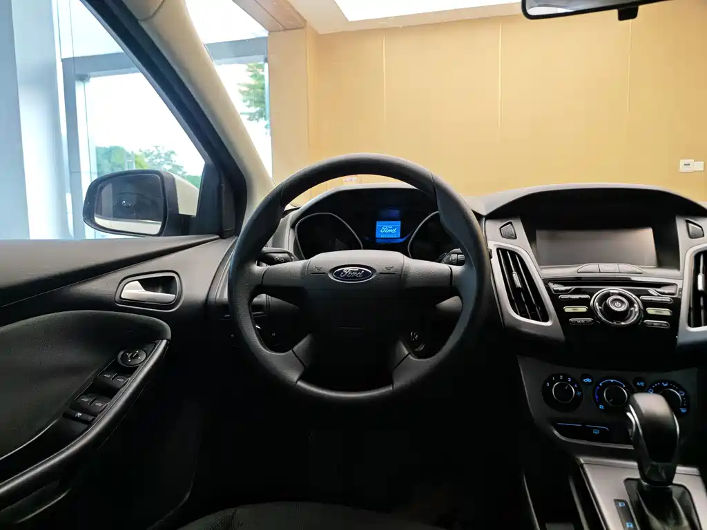 Ford Focus 2015 — фото 14