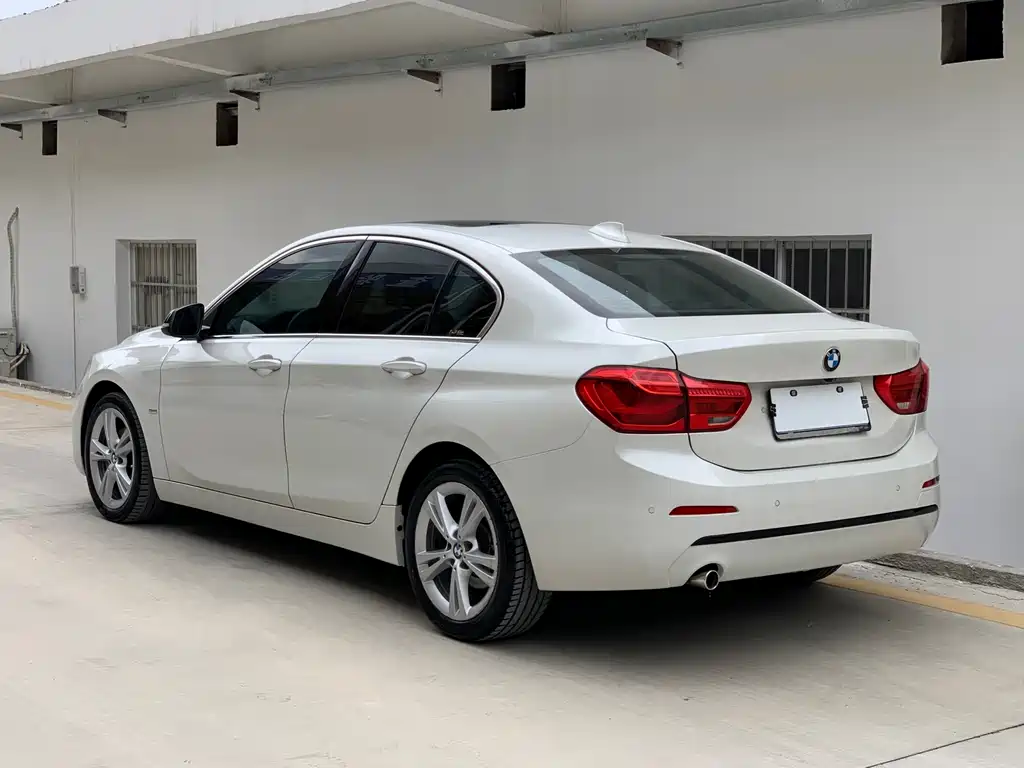 BMW 1 Series 2017 — фото 11