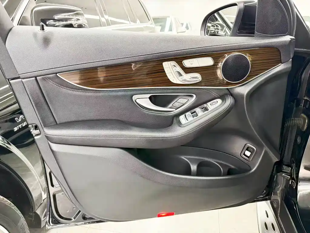 Mercedes-Benz GLC 2019 — фото 14