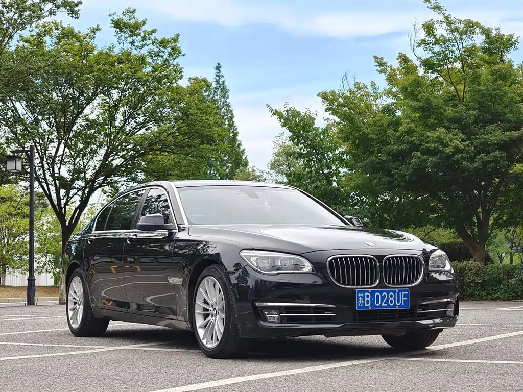 BMW 7 Series 2015 — фото 1