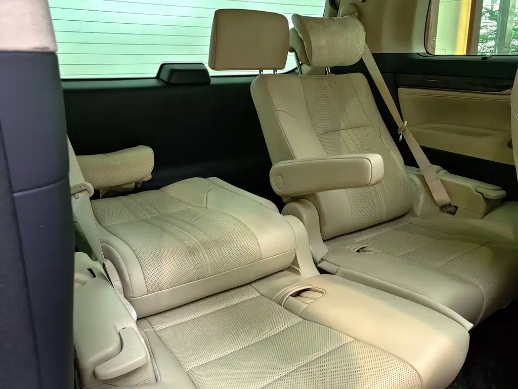 Toyota Vellfire 2022 — фото 12