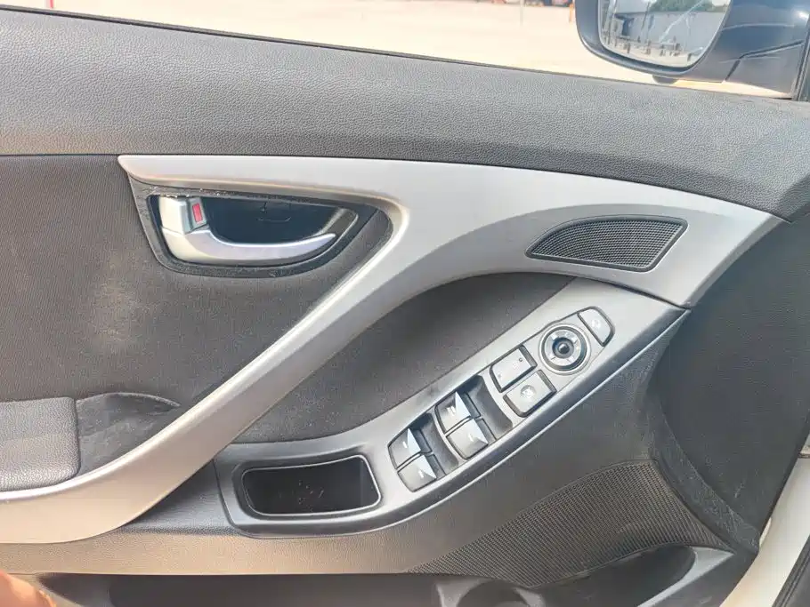 Hyundai Elantra 2016