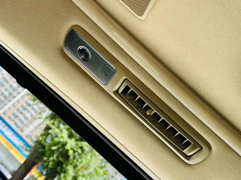 Toyota Alphard 2020 — фото 23
