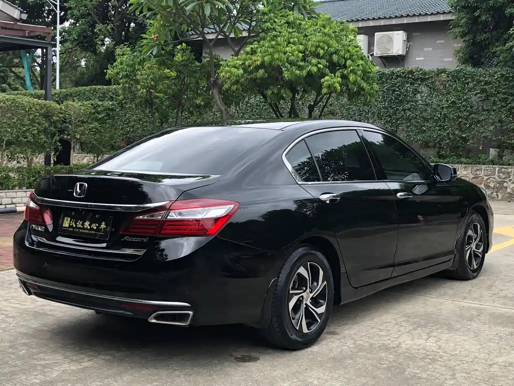 Honda Accord 2018 — фото 8