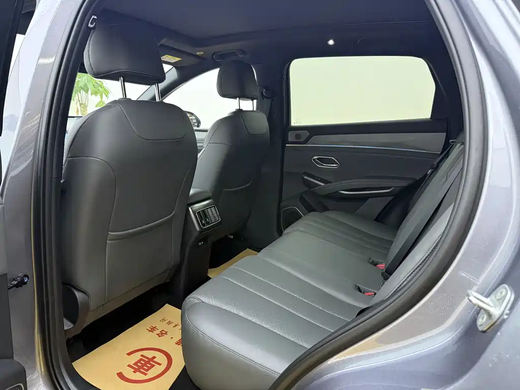 BYD L DM-i 2026 — фото 6