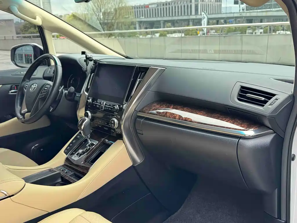 Toyota Alphard 2020 — фото 14