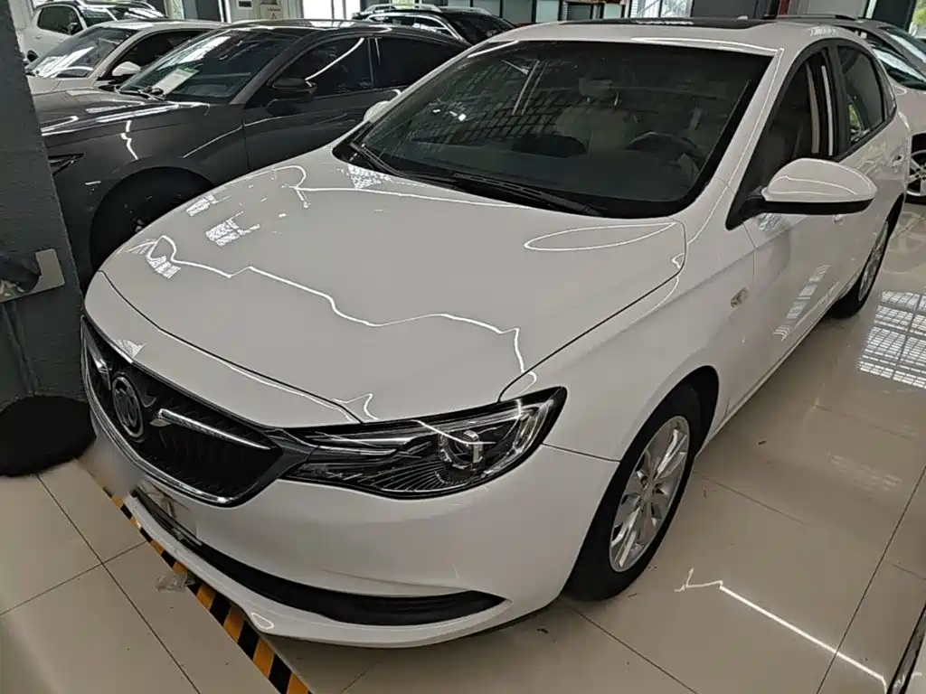 Buick Excelle 2018 — фото 1