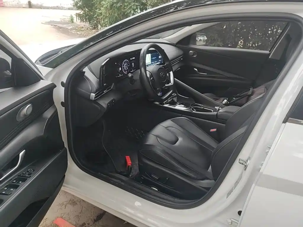 Hyundai Elantra 2021 — фото 16