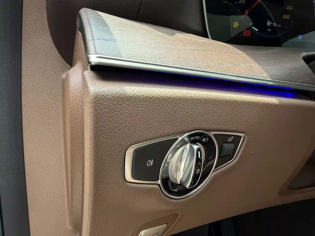 Mercedes-Benz E-Class 2020 — фото 23