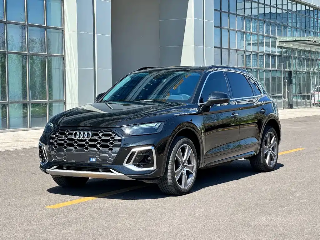 Audi Q5L 2023 — фото 1