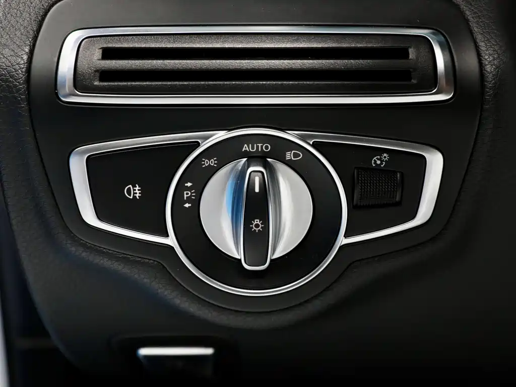 Mercedes-Benz C-Class 2019 — фото 20