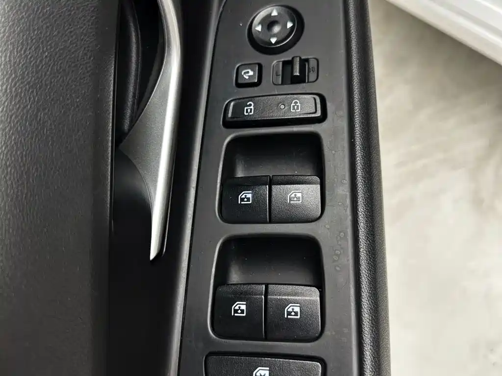 Hyundai Elantra 2022 — фото 16
