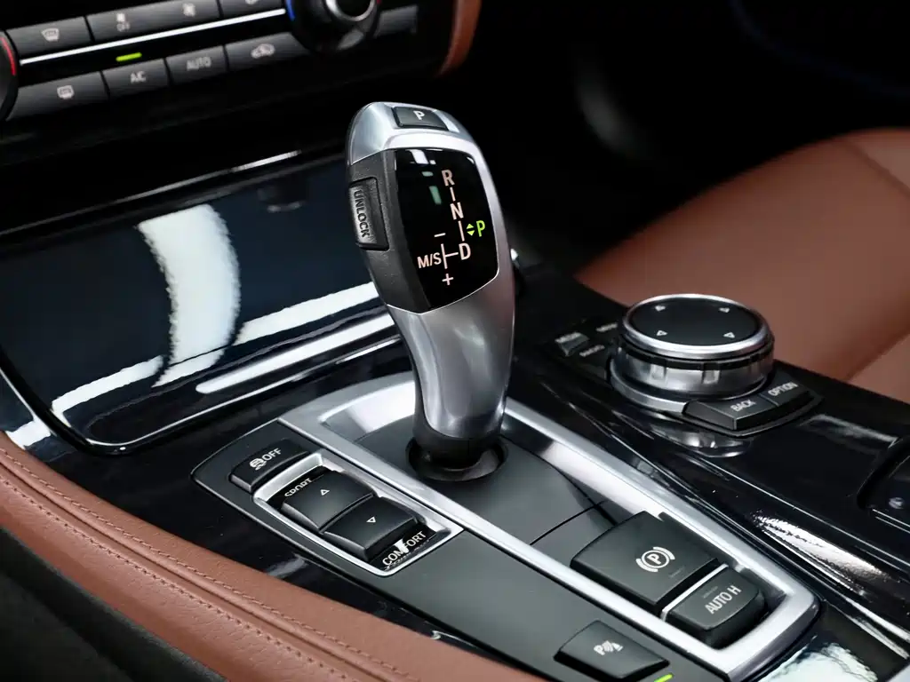 BMW 5 Series 2016 — фото 14