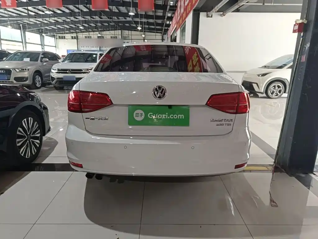 Volkswagen Sagitar 2016
