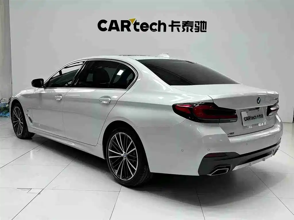 BMW 5 Series 2022 — фото 12