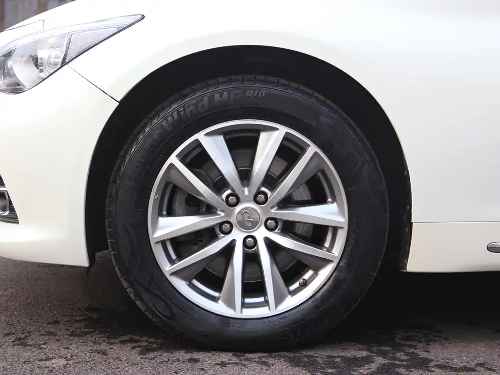 Infiniti Q50L 2015 — фото 11