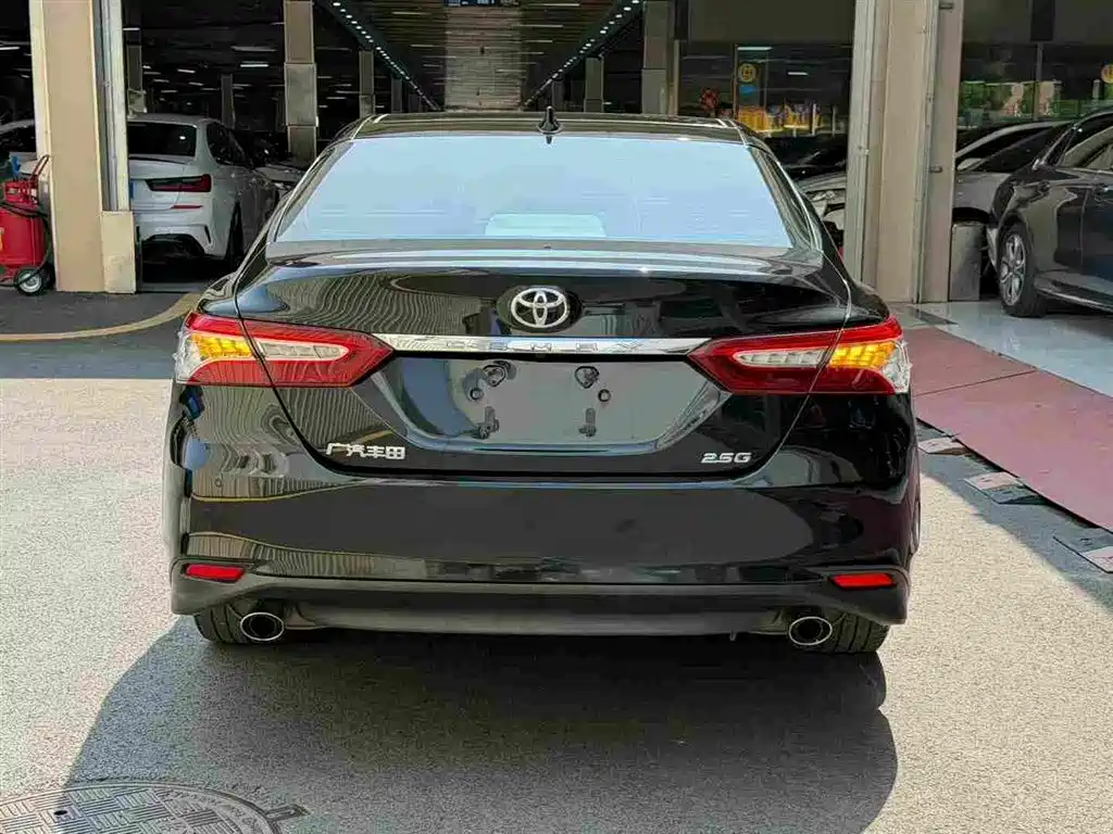 Toyota Camry 2022 — фото 8