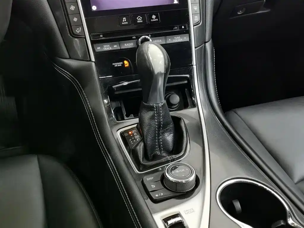 Infiniti Q50L 2015 — фото 13