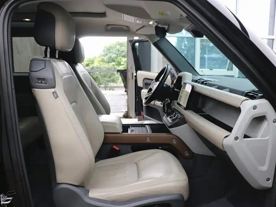 Land Rover Defender 2022 — фото 19