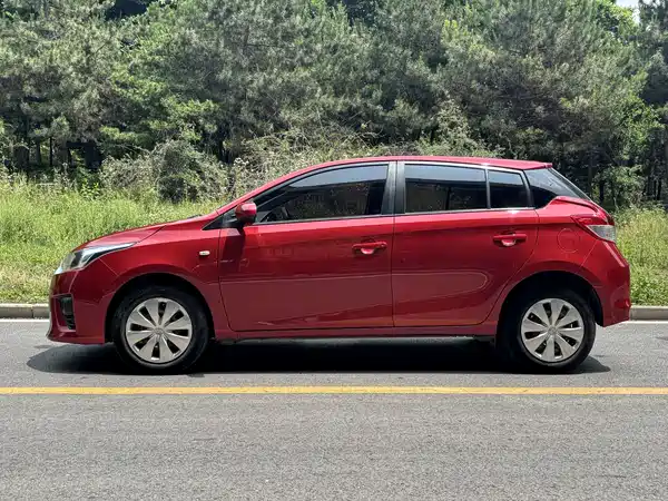 Toyota Yaris L 2015