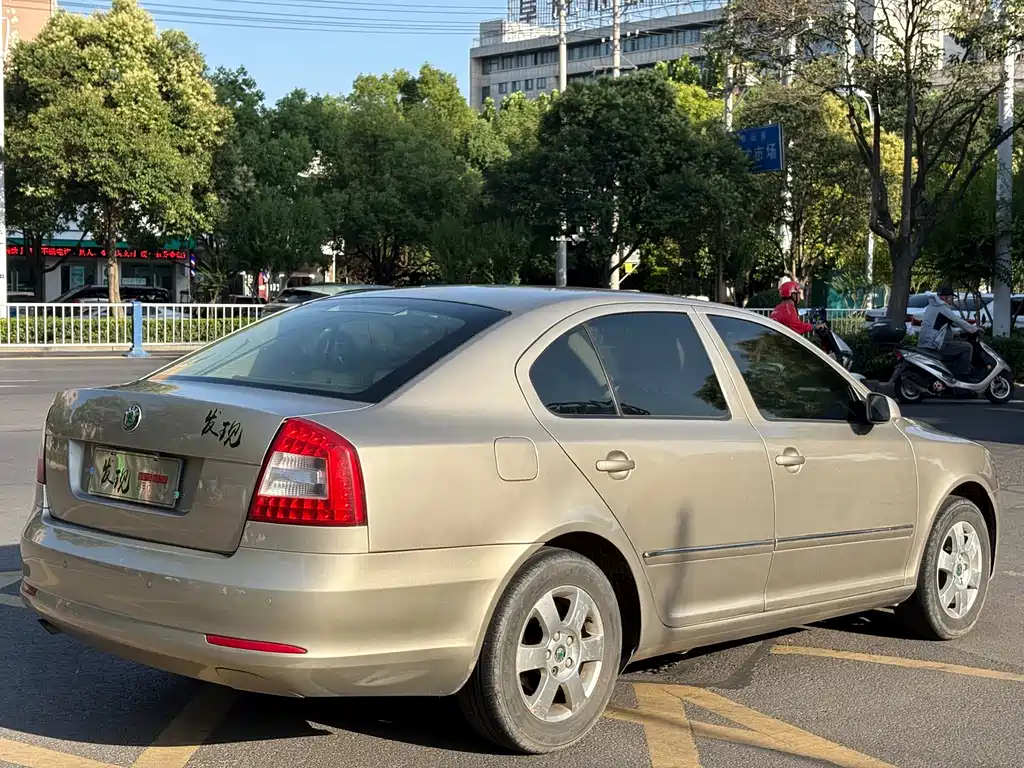 Skoda Octavia 2012 — фото 11