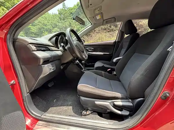 Toyota Yaris L 2015