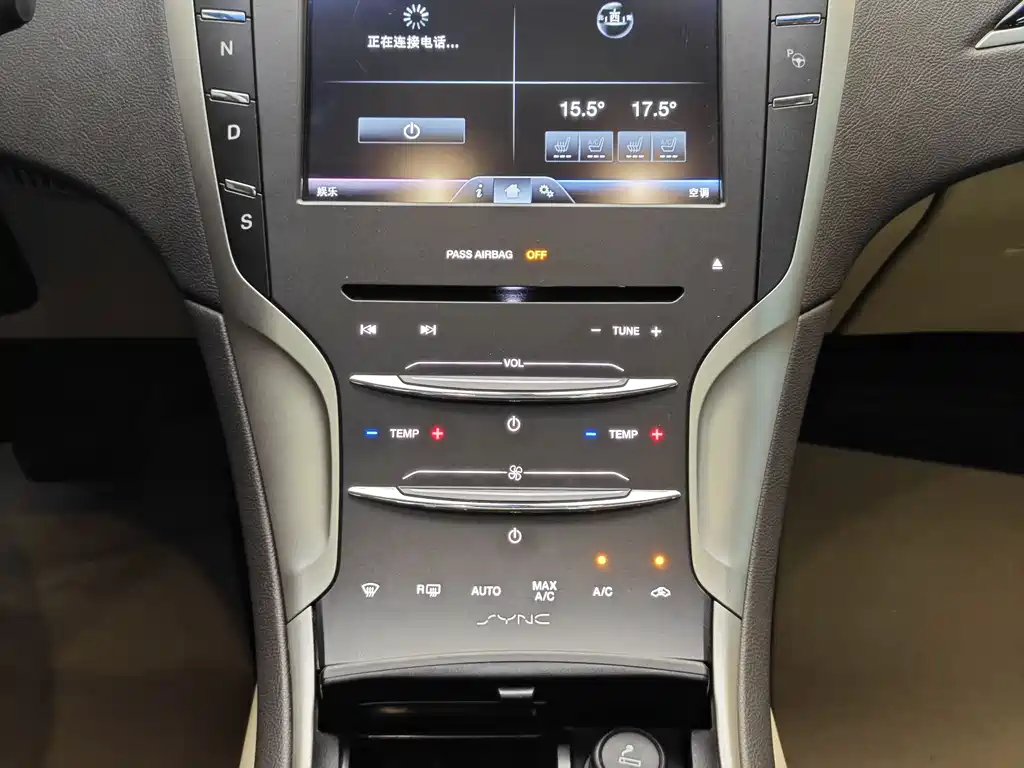 Lincoln MKZ 2015 — фото 18