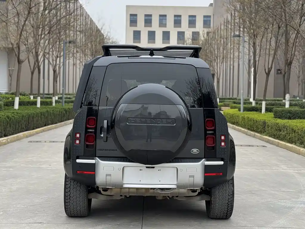 Land Rover Defender 2024 — фото 20