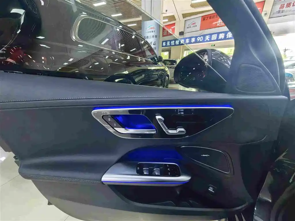 Mercedes-Benz C-Class 2025 — фото 10