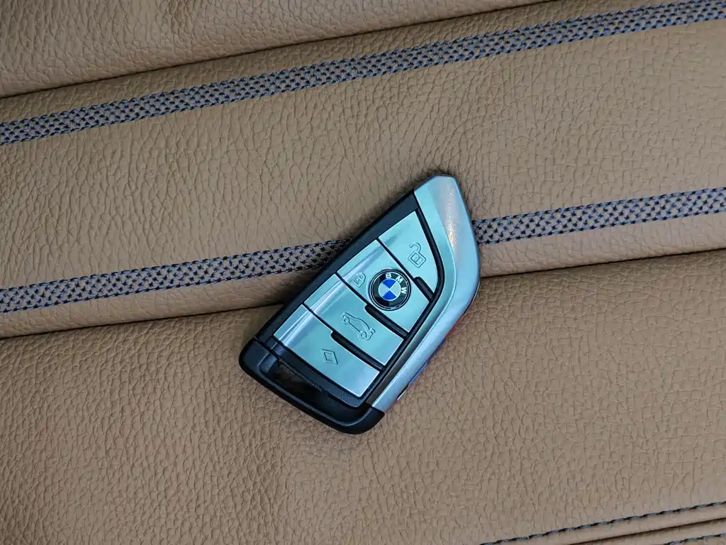 BMW 6 Series GT 2024 — фото 12