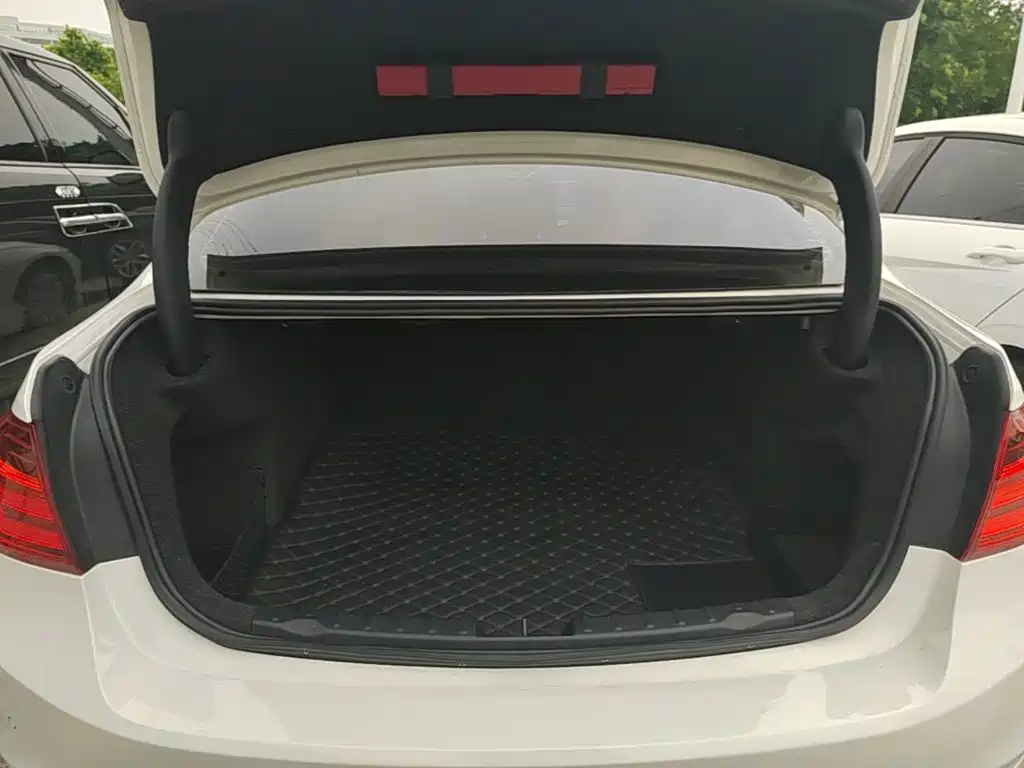 BMW 3 Series 2015 — фото 19